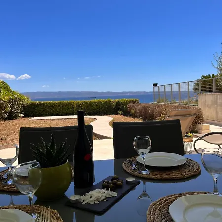 Neda - Spacious With Sea View Garden Apartment *
