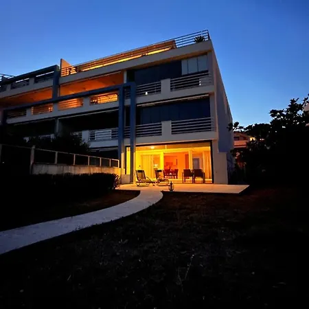 Neda - Spacious With Sea View Garden Apartment *