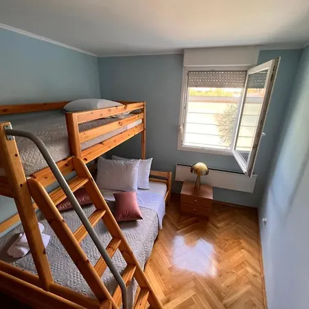 Neda - Spacious With Sea View Garden Apartment Split