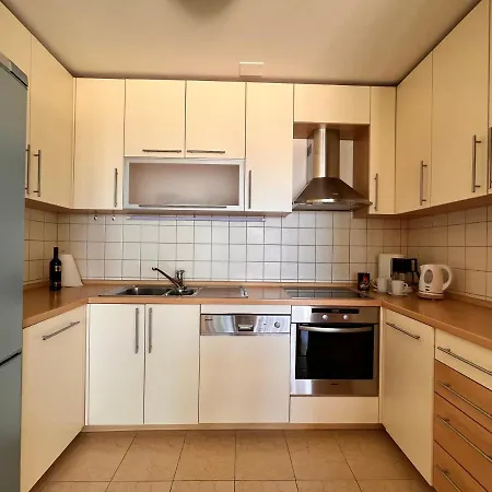 Neda - Spacious With Sea View Garden Split